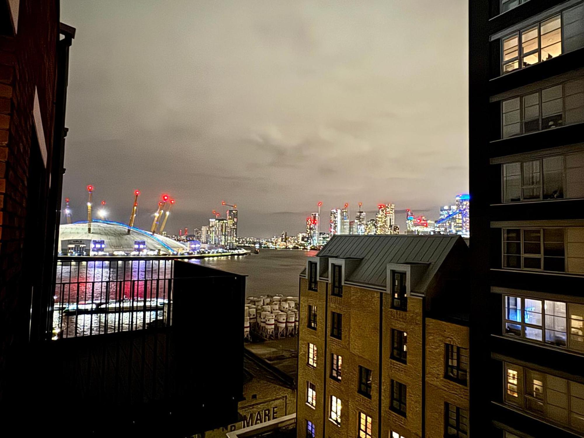 London Luxury Flat With Balcony, River View, O2 Arena, Excel, Canary Wharf, Station Apartamento Exterior foto
