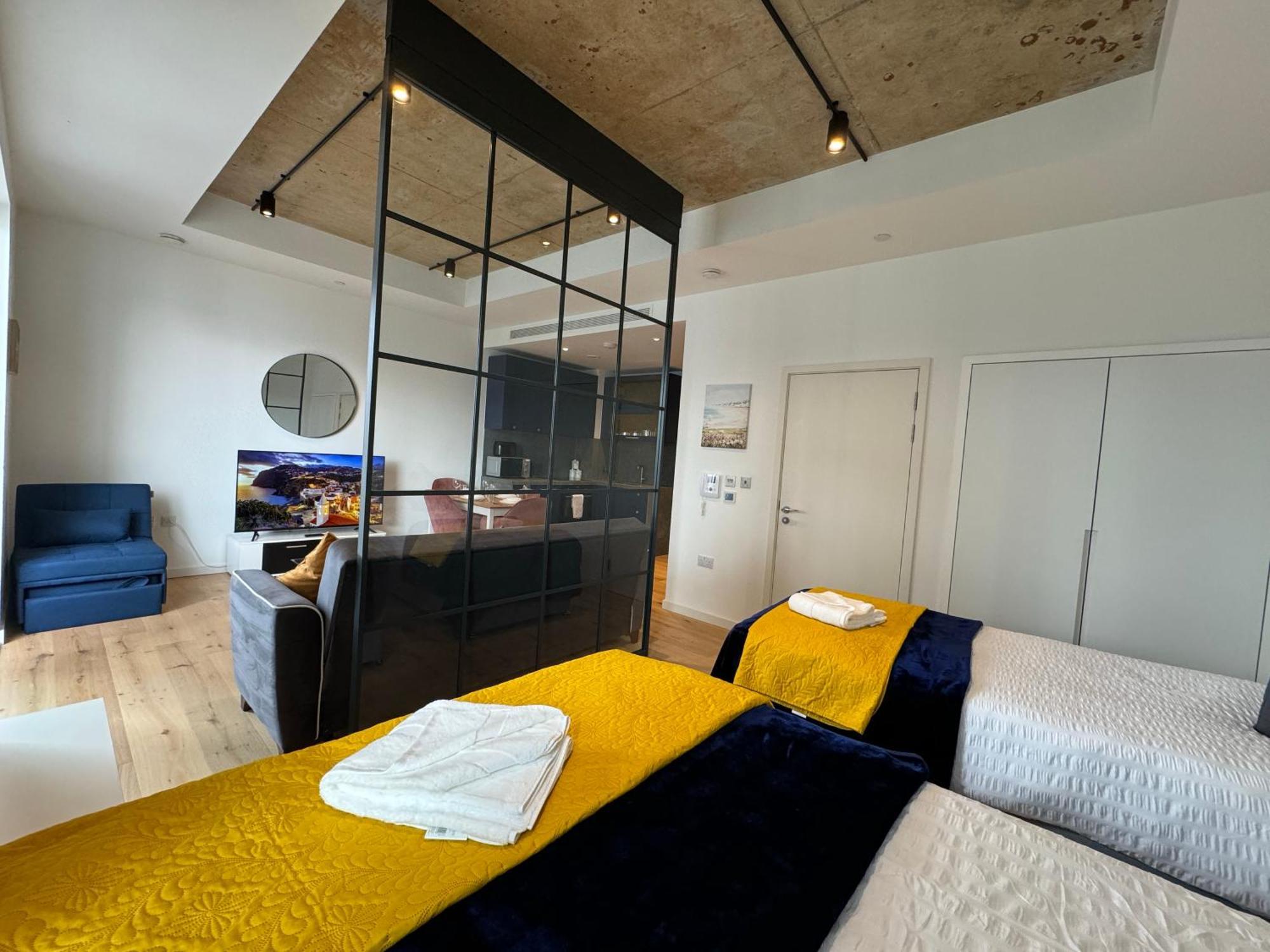 London Luxury Flat With Balcony, River View, O2 Arena, Excel, Canary Wharf, Station Apartamento Exterior foto