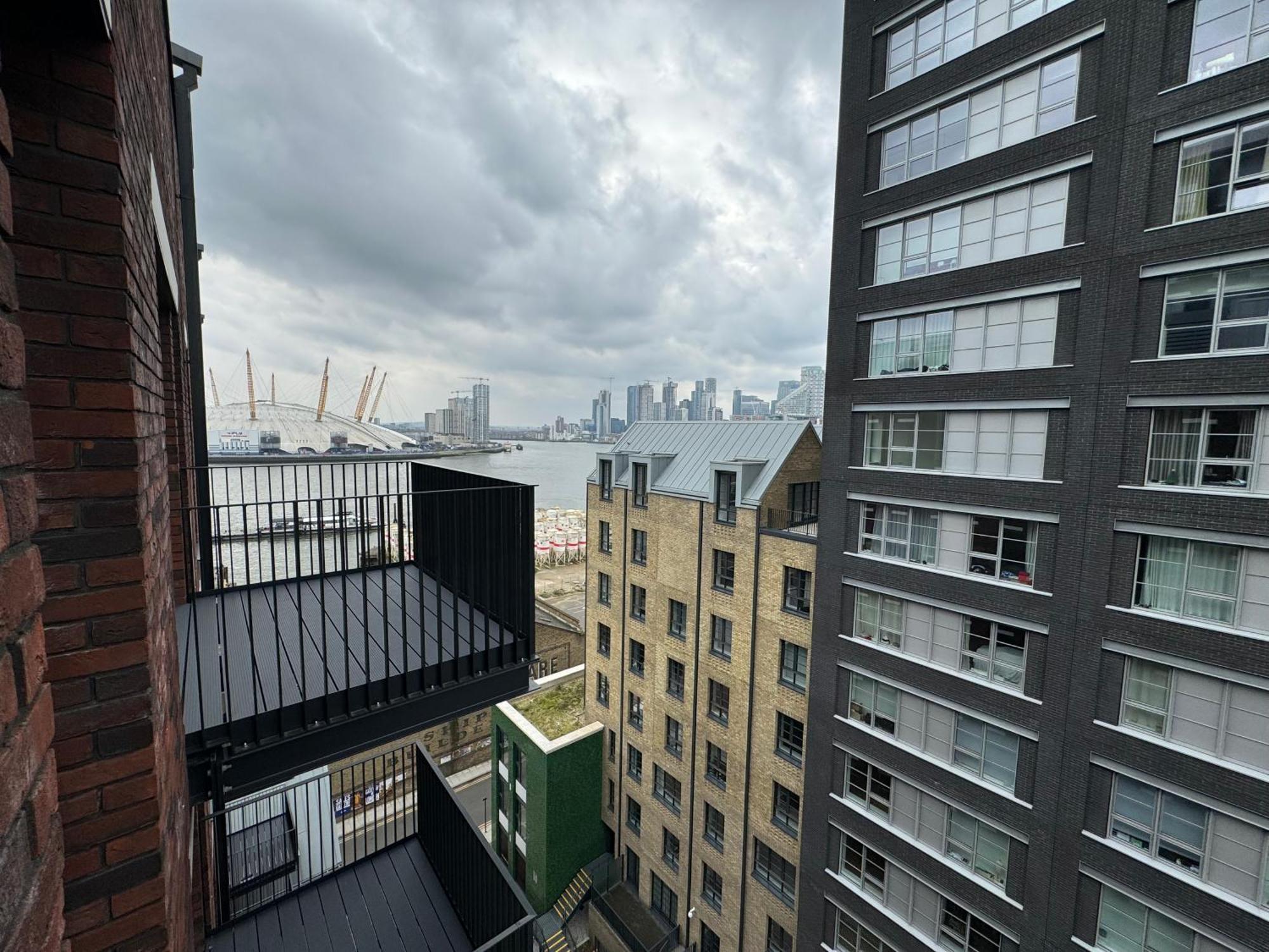 London Luxury Flat With Balcony, River View, O2 Arena, Excel, Canary Wharf, Station Apartamento Exterior foto