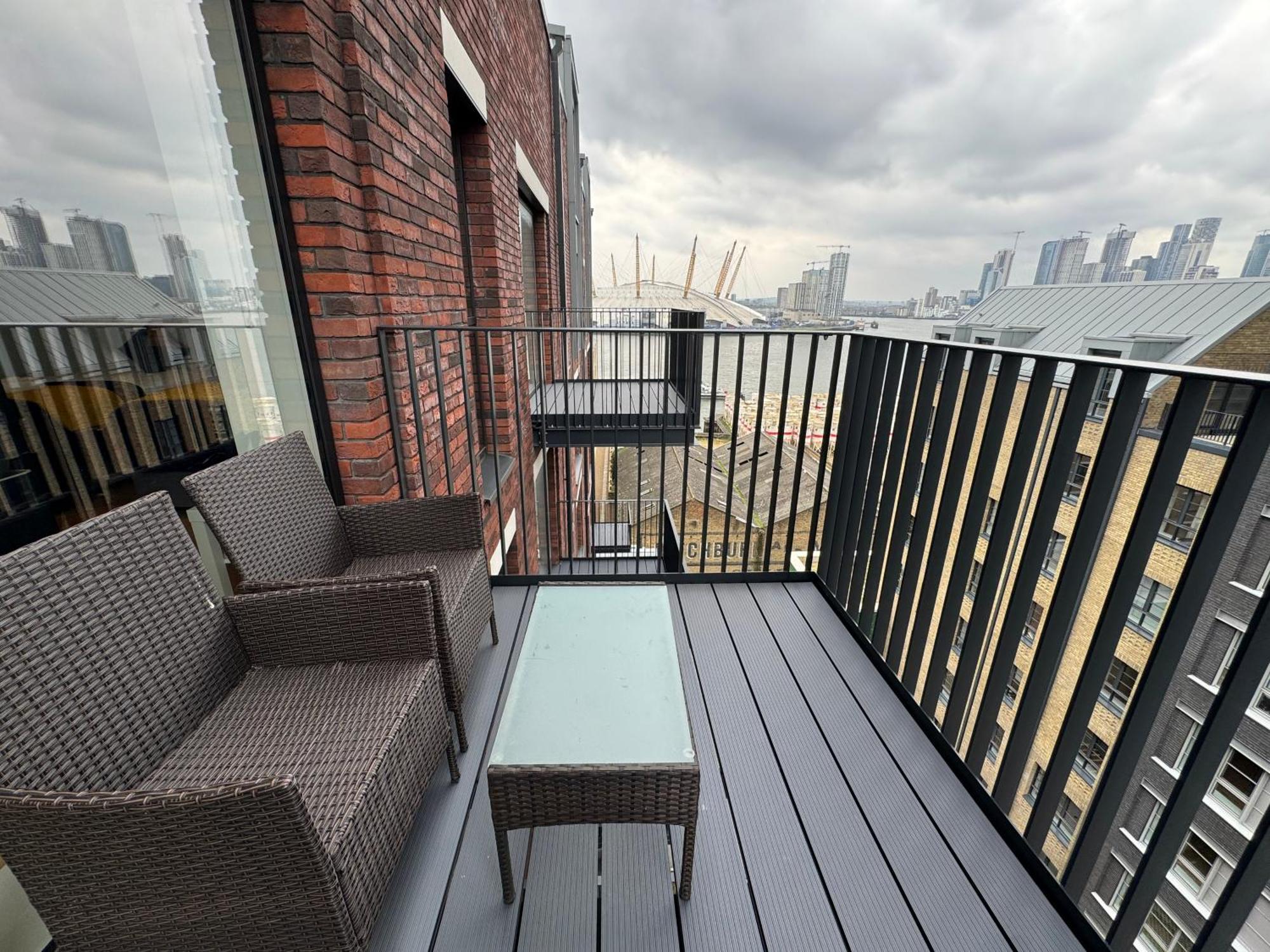 London Luxury Flat With Balcony, River View, O2 Arena, Excel, Canary Wharf, Station Apartamento Exterior foto